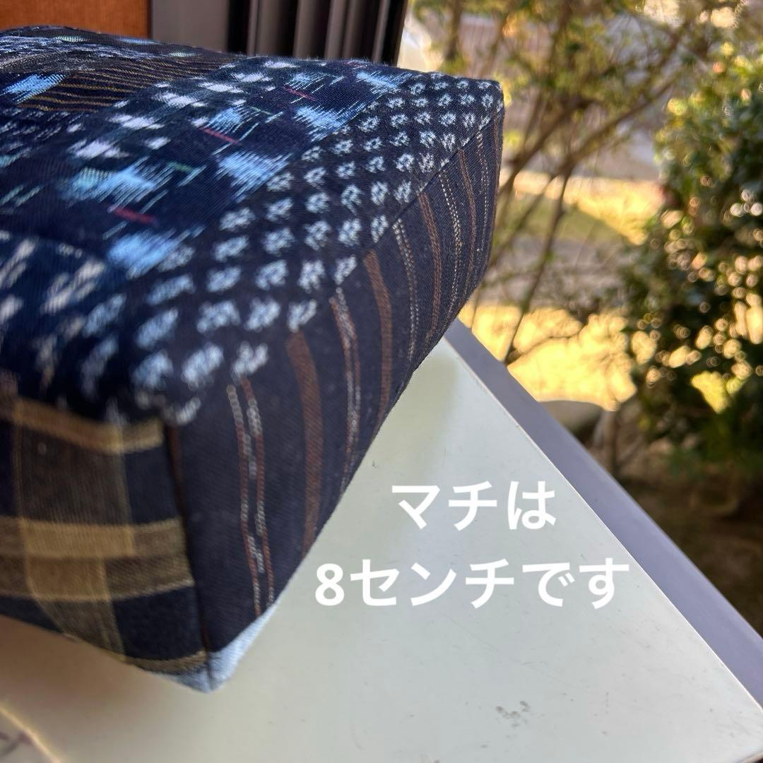 《絣のパッチワークがま口丸ショルダー》(*´꒳`*)ショルダー紐とチャーム付き