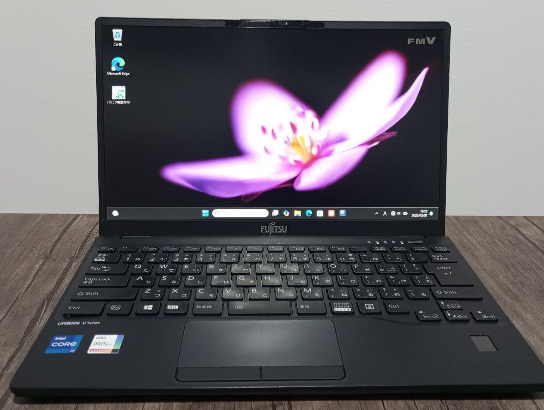 富士通LIFEBOOK（U9311F、i7第11世代16GB、1TB）