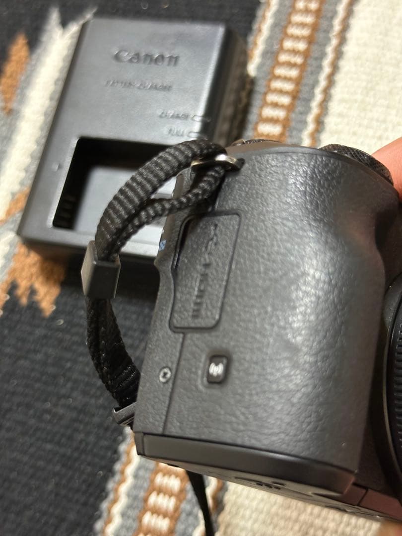 Canon EOS Kiss M ダブルレンズセット　ミラーレス