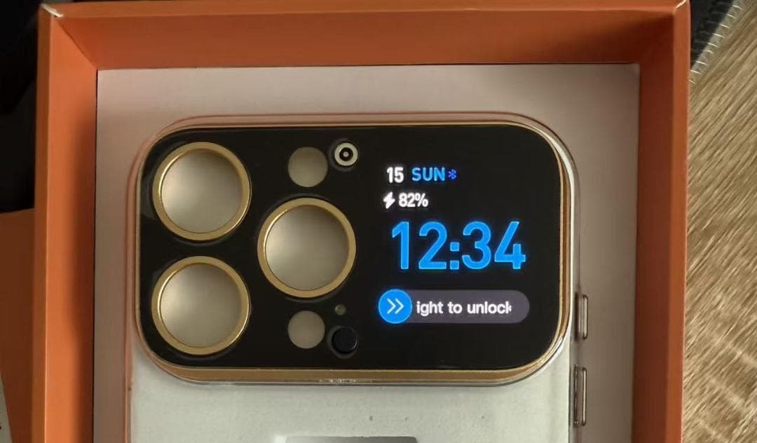 おもしろい iphone 用 スマートフォンケース　サブディスプレイを搭載