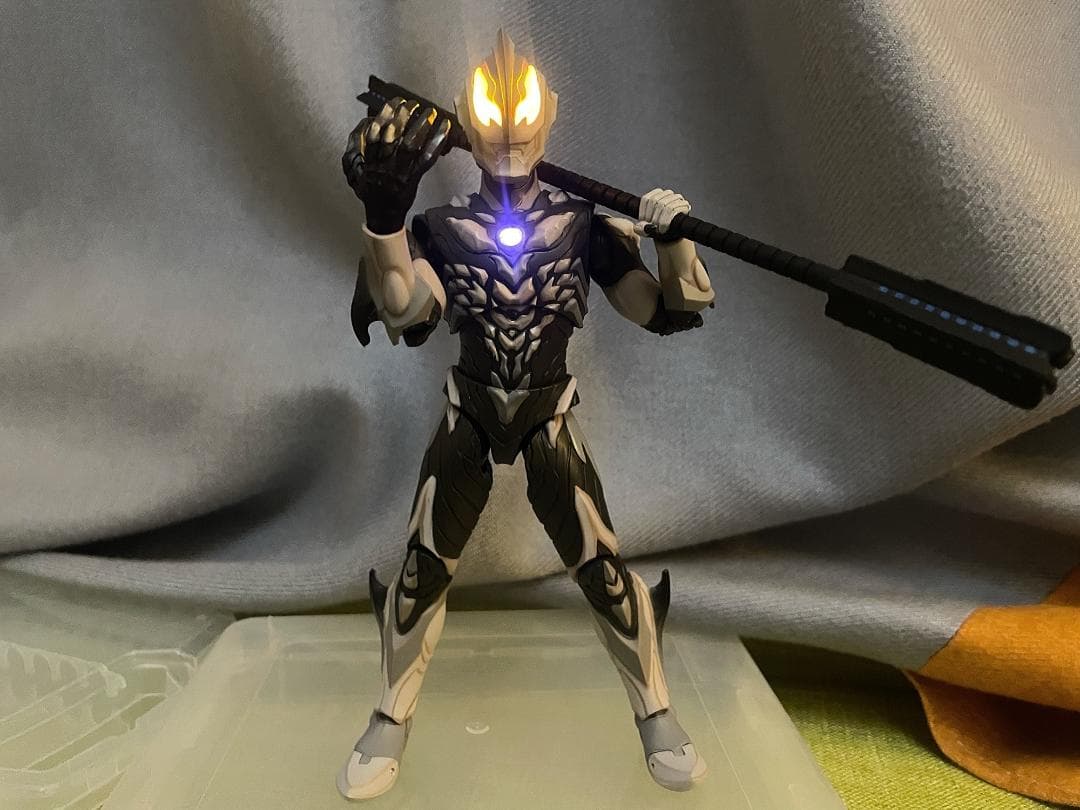 ZDTOYS　ウルトラマンベリアル フィギュア LEDライト付き 新品即購入OK