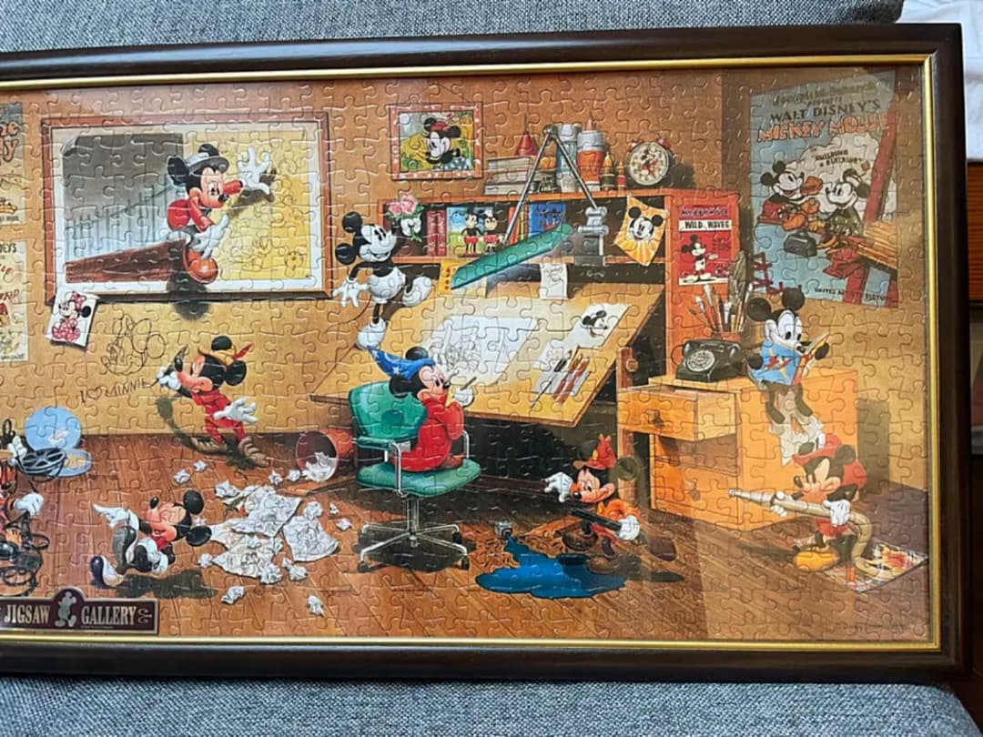 【美品】歴代ミッキーマウス大集合 パズル完成品　ディズニー額付き