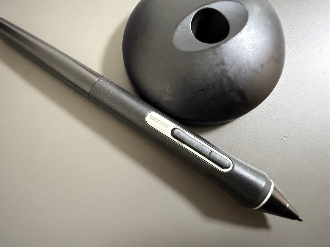Wacom ペンタブレット用ペンとスタンド