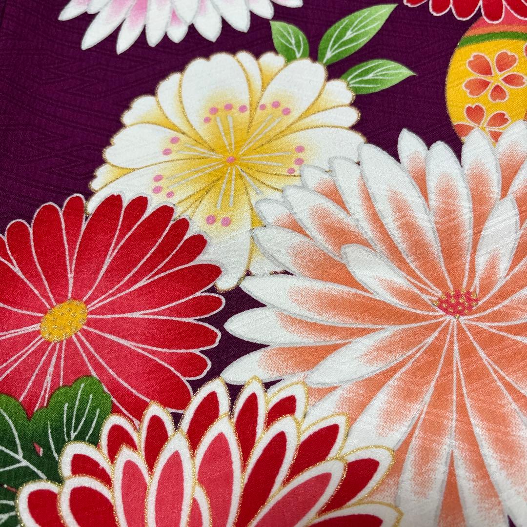 98 式部浪漫　着物単品　紫×鞠×菊　7歳　七五三着物　四つ身　美品　日本製