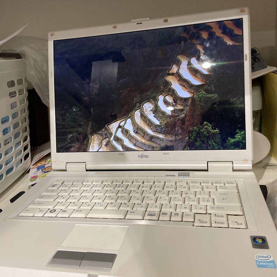 NEC ノートパソコン　白