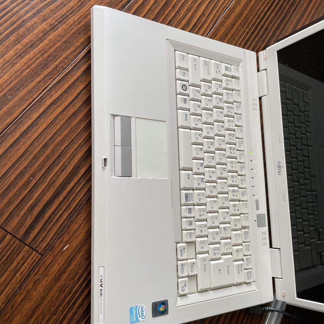 NEC ノートパソコン　白