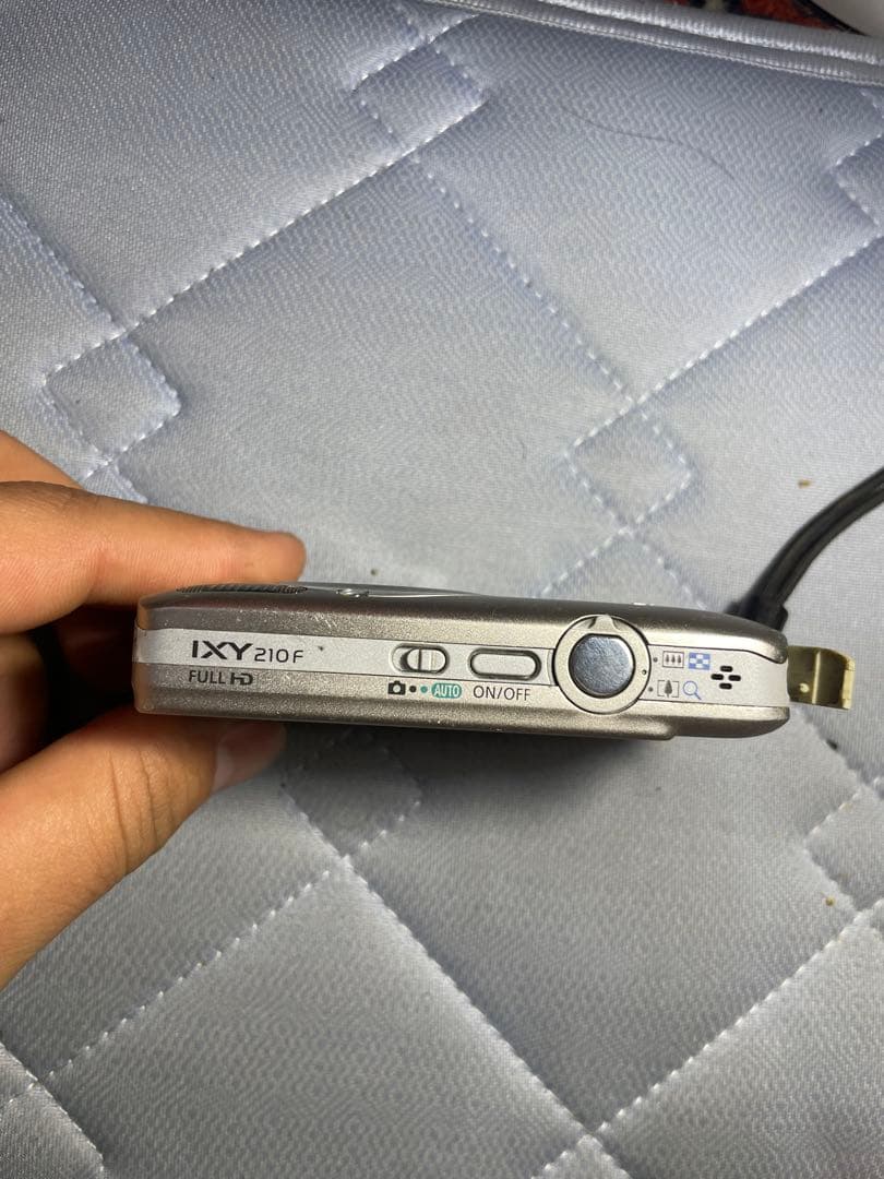 Canon IXY 210F シルバー