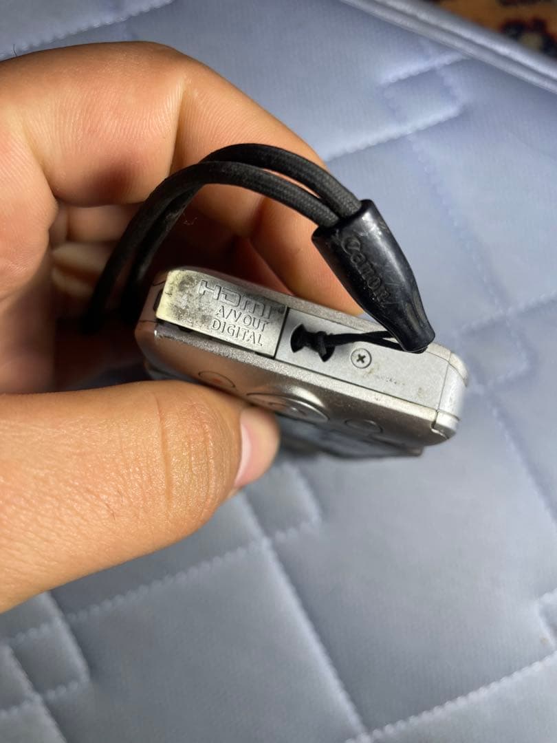 Canon IXY 210F シルバー