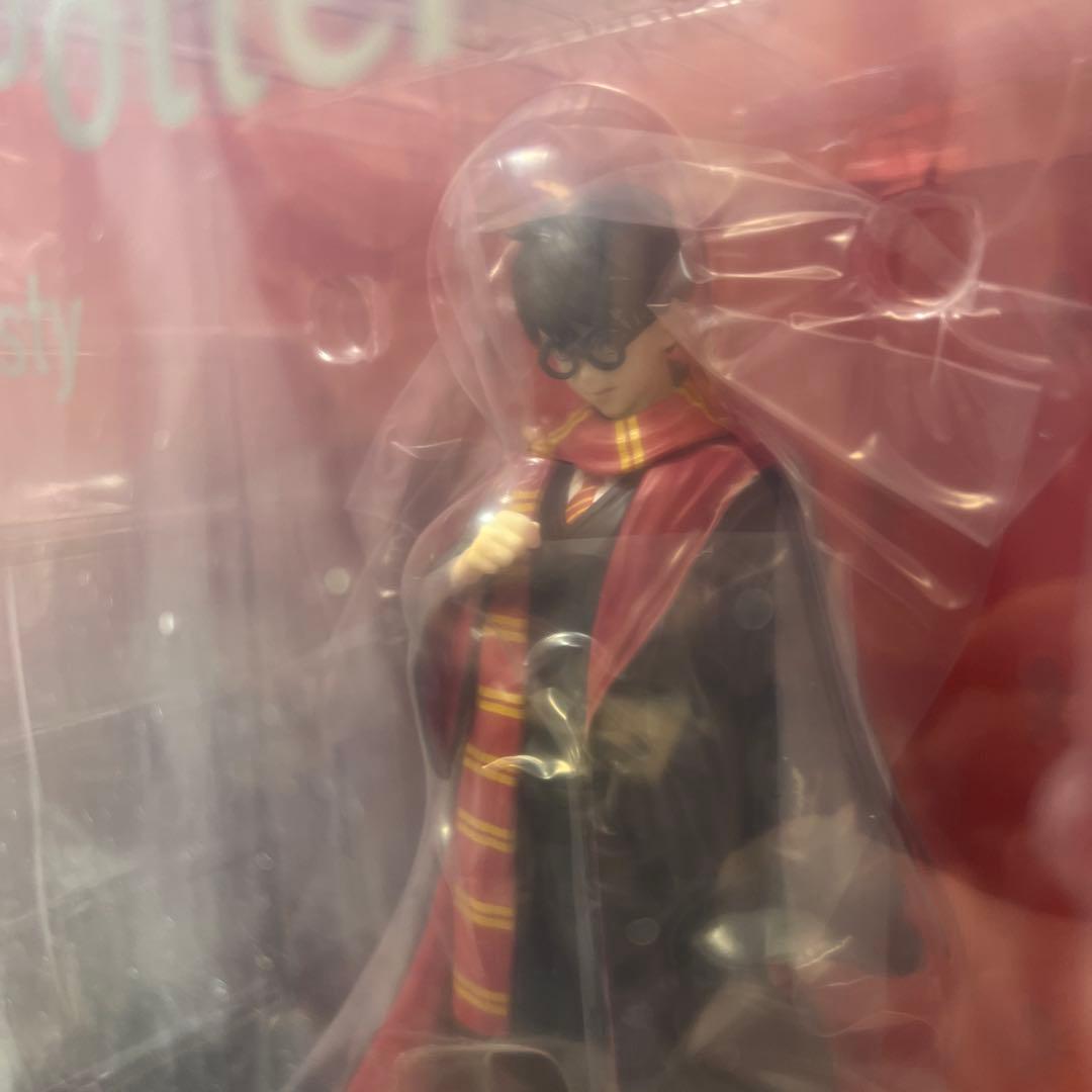 ハリーポッター フィギュア 特別版 ホグワーツ紋章土台 ワーナー GONG