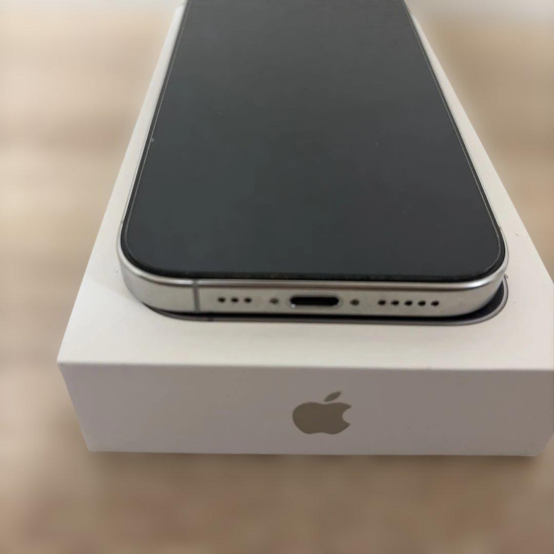 【極美品】iPhone16Pro ホワイトチタニウム 128GB SIMフリー