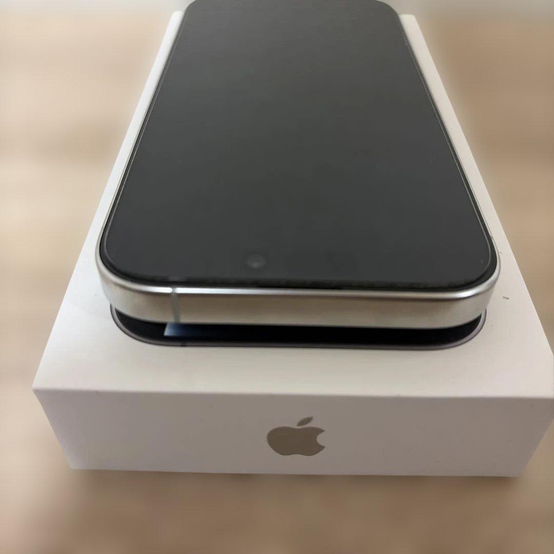 【極美品】iPhone16Pro ホワイトチタニウム 128GB SIMフリー