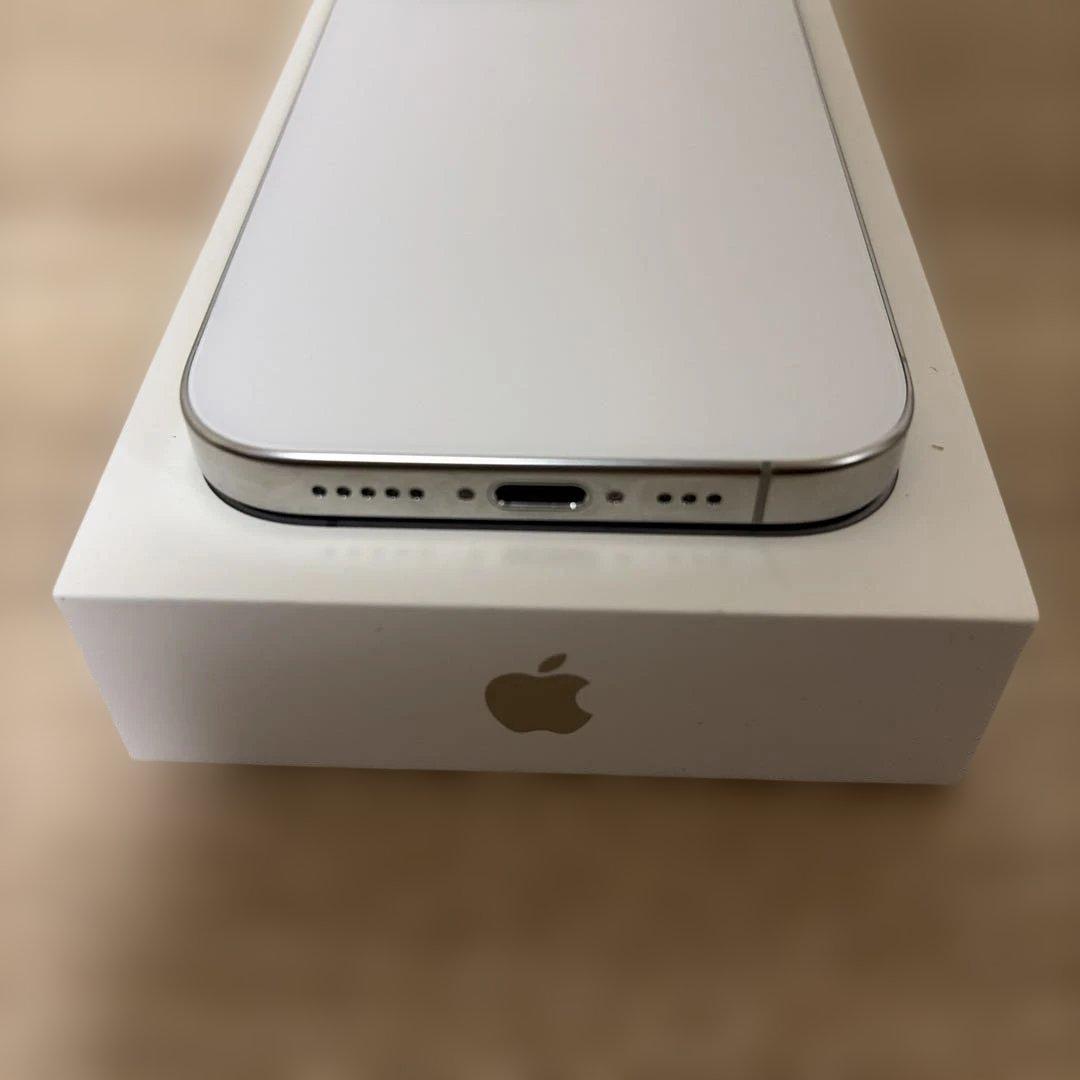 【極美品】iPhone16Pro ホワイトチタニウム 128GB SIMフリー