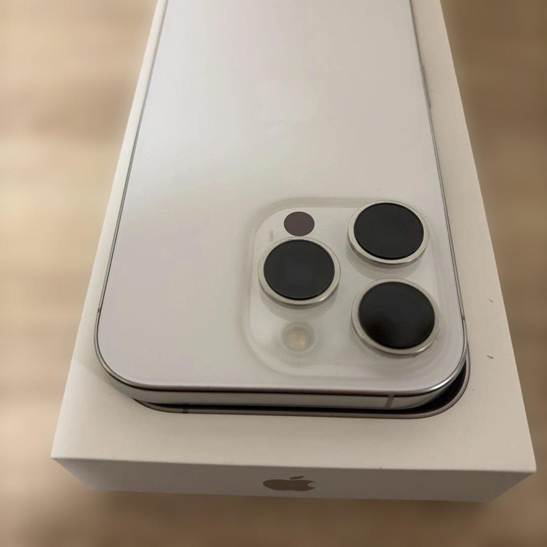 【極美品】iPhone16Pro ホワイトチタニウム 128GB SIMフリー