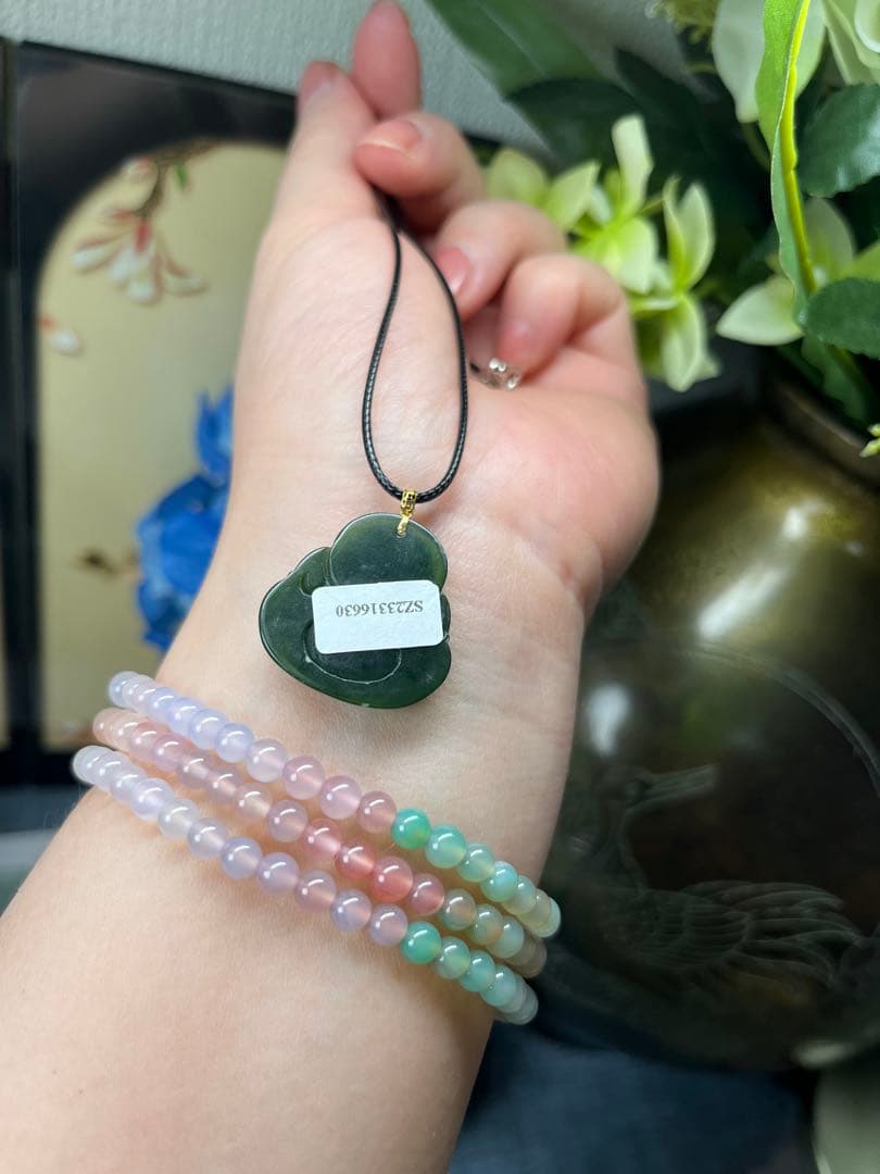 高品質⭐️天然無処理和田玉碧玉　潤い18K碧玉笑仏ネックレストップ　鑑定書付き