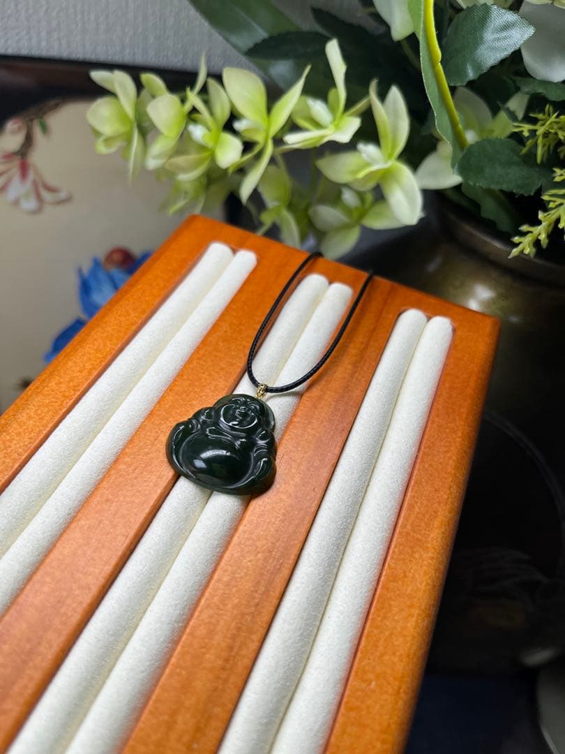 高品質⭐️天然無処理和田玉碧玉　潤い18K碧玉笑仏ネックレストップ　鑑定書付き