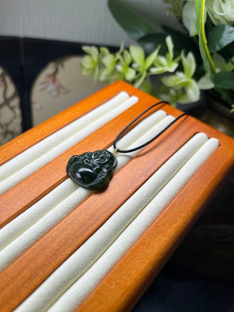 高品質⭐️天然無処理和田玉碧玉　潤い18K碧玉笑仏ネックレストップ　鑑定書付き