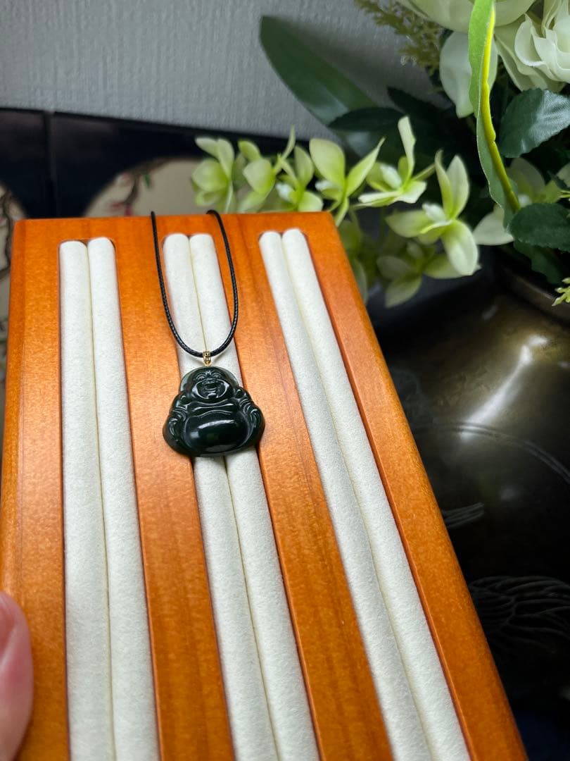 高品質⭐️天然無処理和田玉碧玉　潤い18K碧玉笑仏ネックレストップ　鑑定書付き