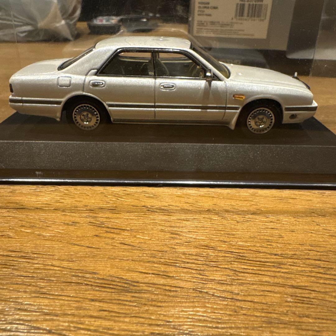 KYOSHO NISSAN GLORIA CIMA FY31 ホワイトパール