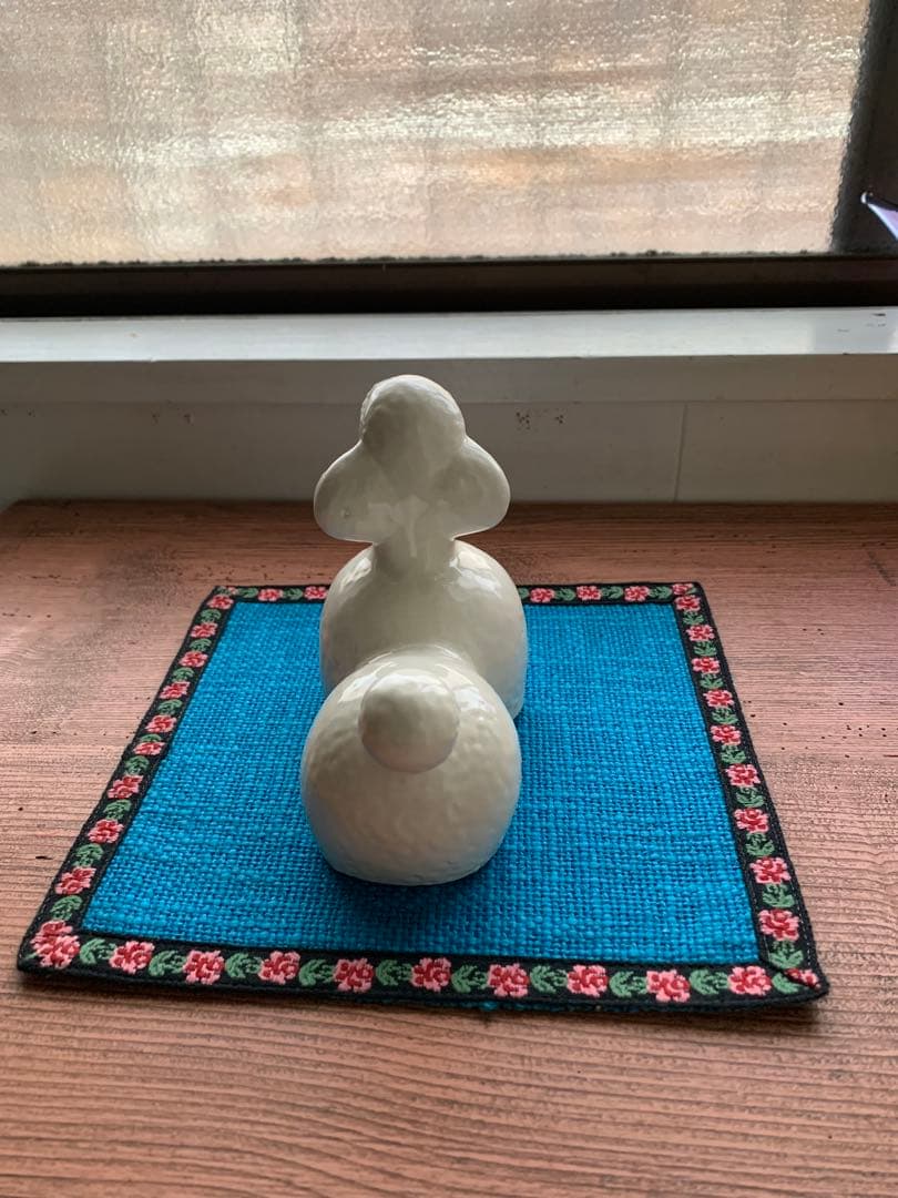 リサラーソン　白プードル