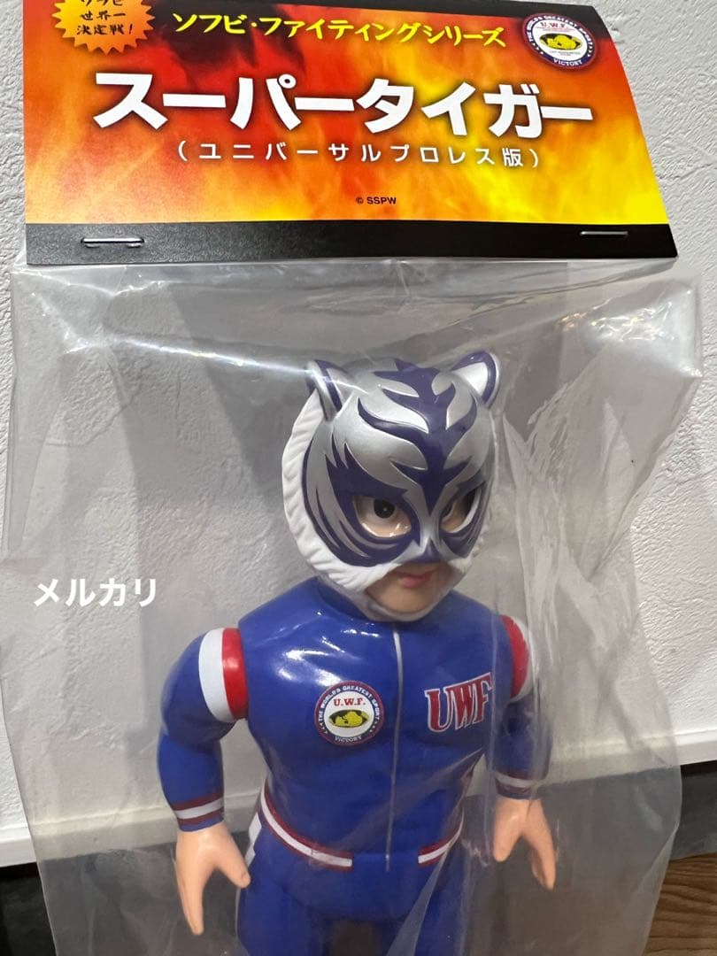 UWF 40周年無限大記念日／フィギュア『スーパータイガー』&非売品DVD⭐︎新品