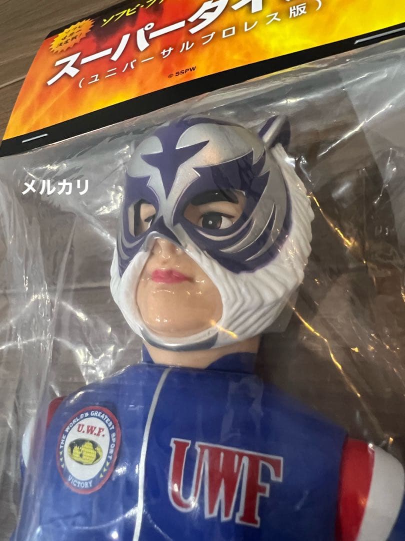 UWF 40周年無限大記念日／フィギュア『スーパータイガー』&非売品DVD⭐︎新品