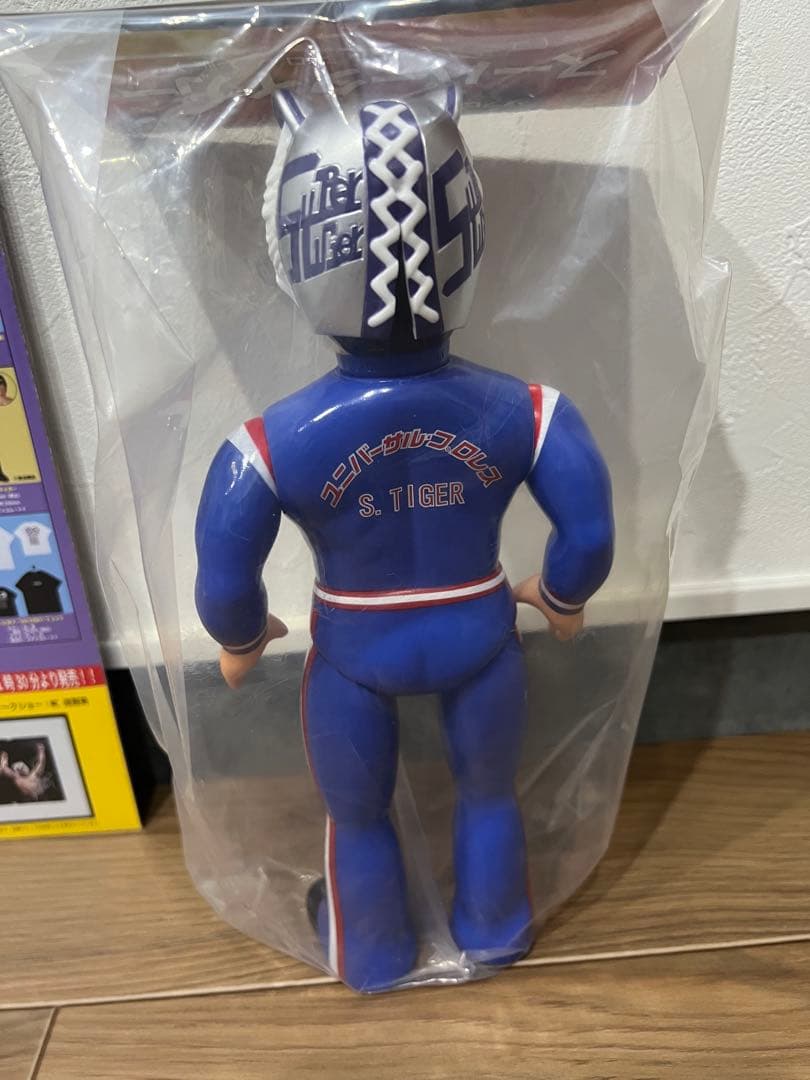 UWF 40周年無限大記念日／フィギュア『スーパータイガー』&非売品DVD⭐︎新品