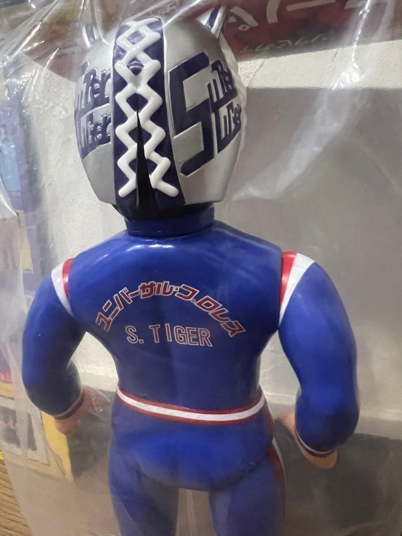 UWF 40周年無限大記念日／フィギュア『スーパータイガー』&非売品DVD⭐︎新品