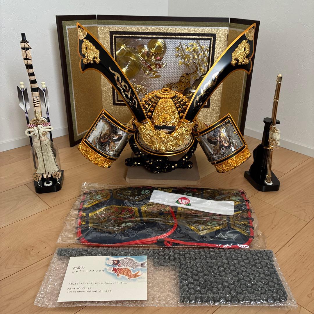【五月人形】伝統的な武士の兜 初節句 お祝い着