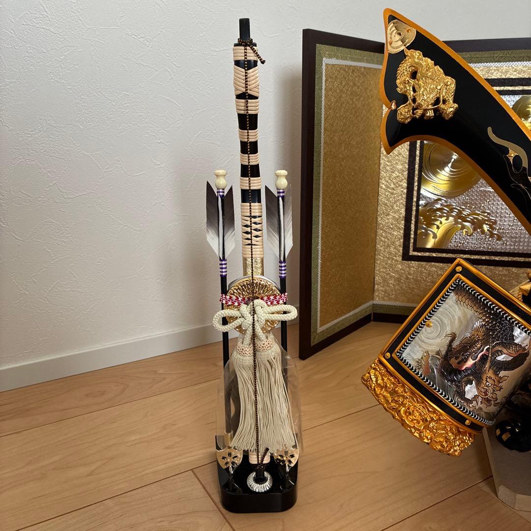 【五月人形】伝統的な武士の兜 初節句 お祝い着