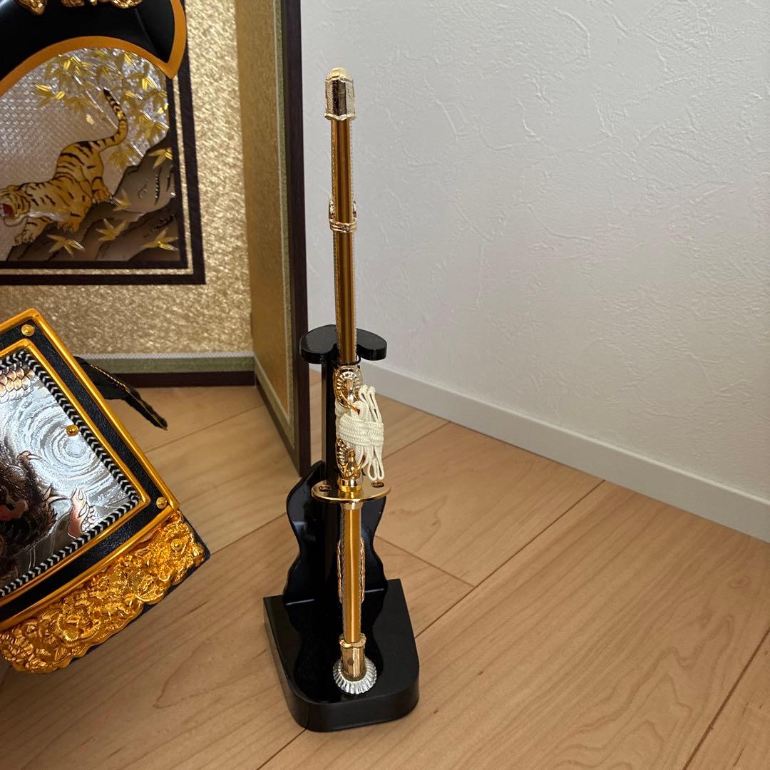 【五月人形】伝統的な武士の兜 初節句 お祝い着