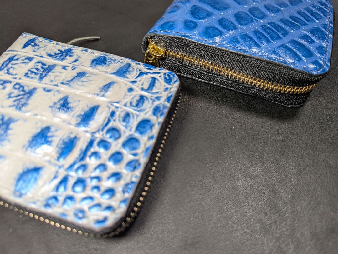 2つ折りファスナーウォレット クロコ型押し ブルー