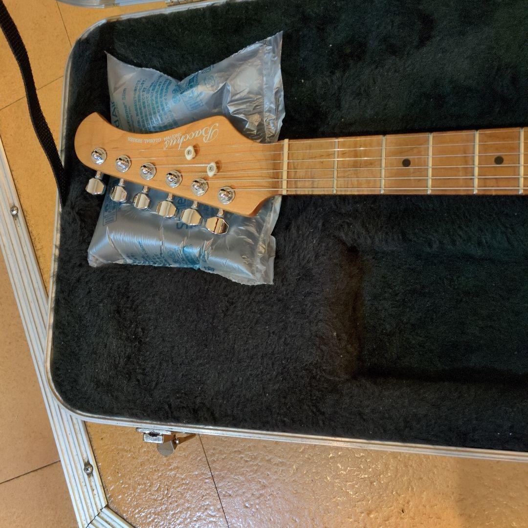 【美品　未使用】ストラトギター ハードケース付き