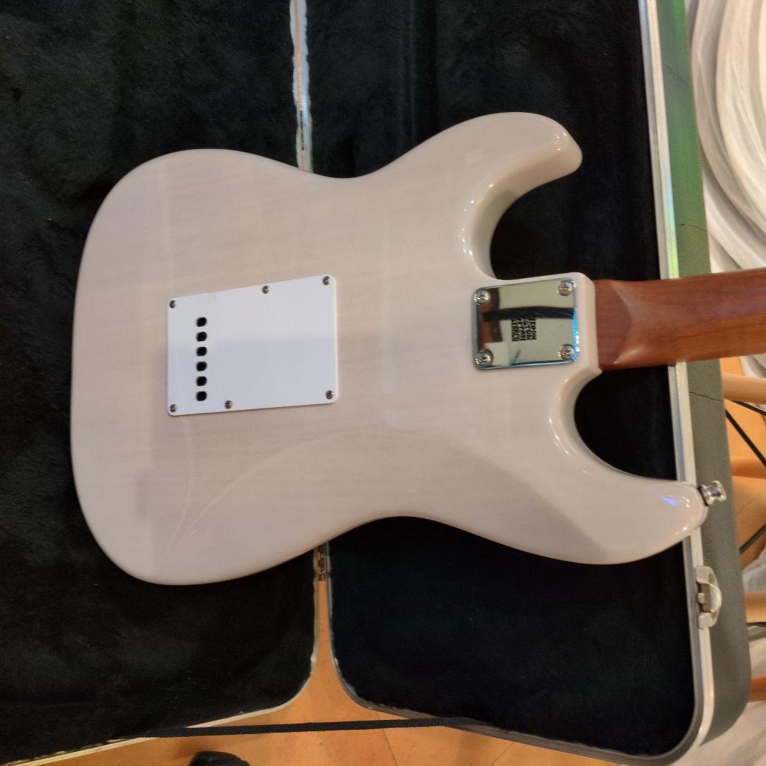 【美品　未使用】ストラトギター ハードケース付き