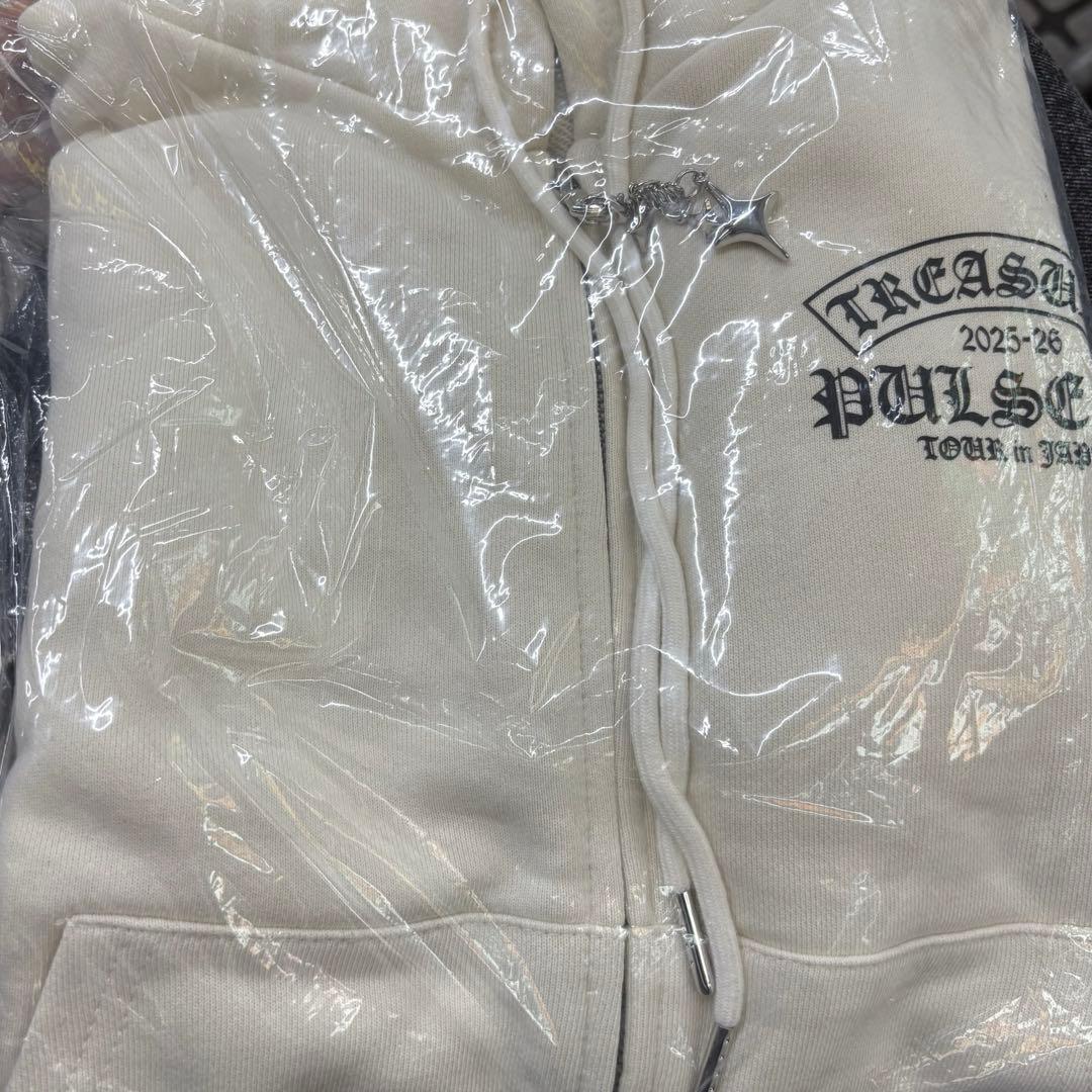 treasure pop up ジップアップフーディS IVORY トレカ付