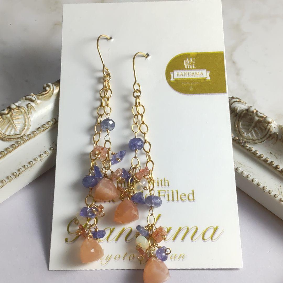 Ｎｏ．161 ピーチムーンストーン（トリリアンカット）ロングピアス