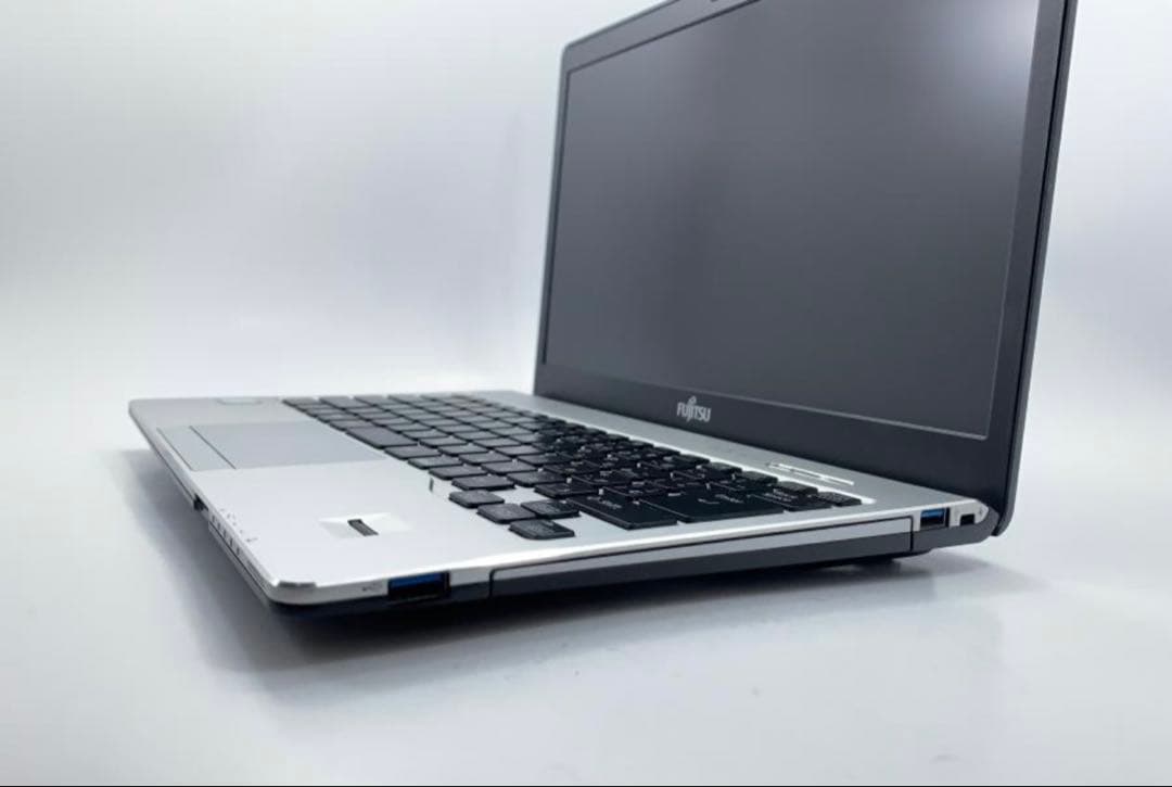 富士通ノートパソコンcore i5 windows11 8gb 256ssd