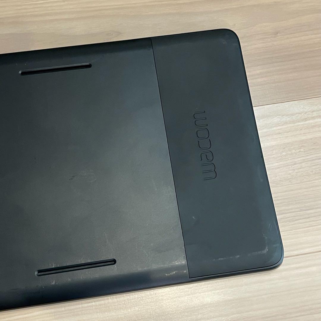 Wacom Cintiq 13HD DTK-1301 ワコム　液タブ