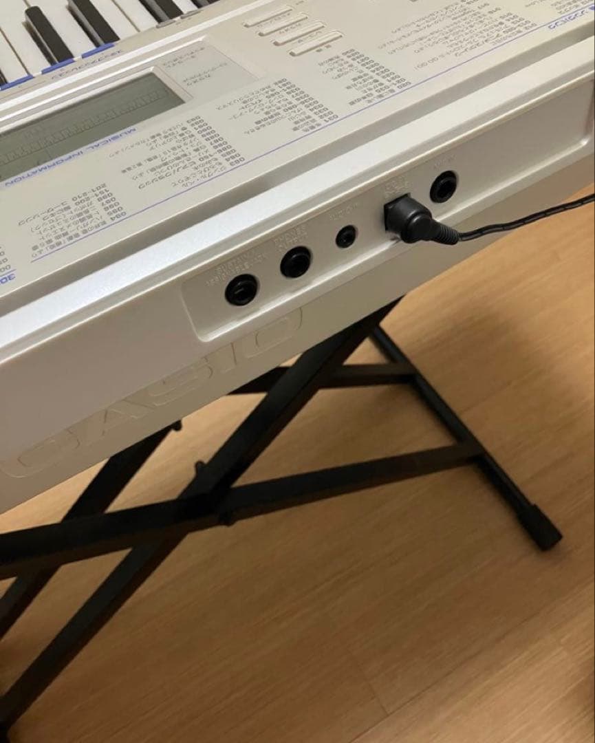 【最終値下げ】ホワイト電子キーボード スタンド付き