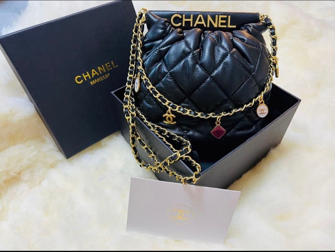 週末セール　CHANELノベルティ キルティングショルダーバッグ
