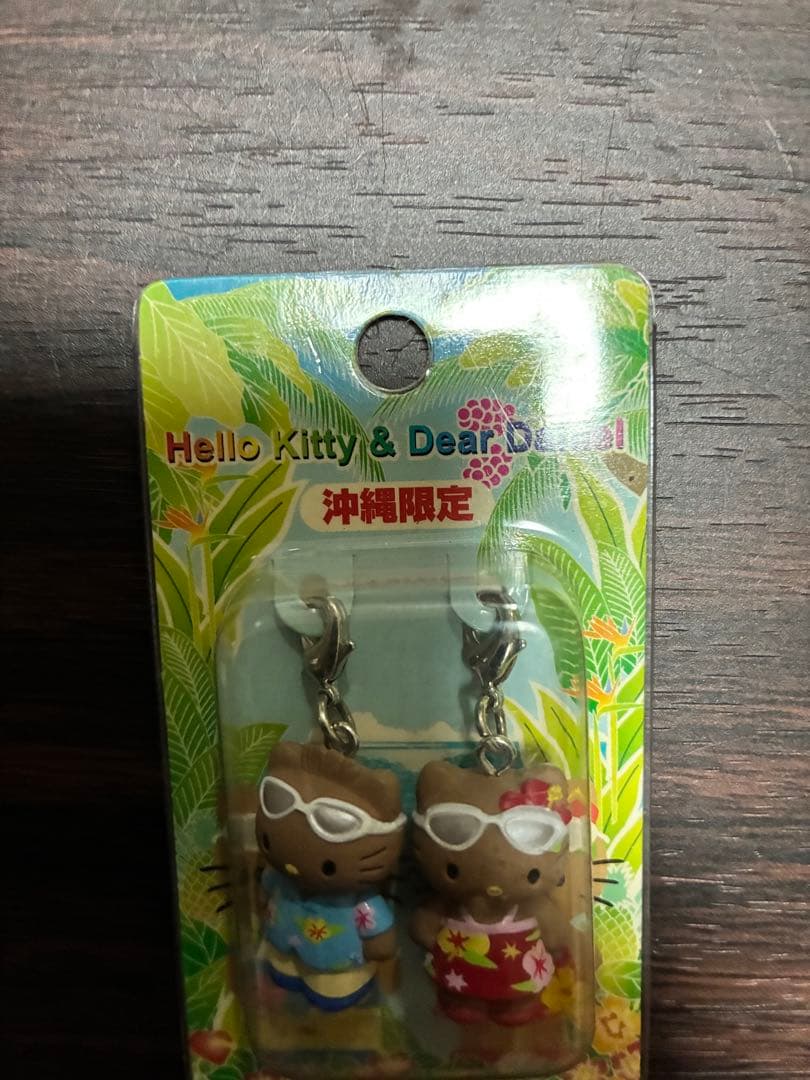 激レア新品 ご当地ハローキティ 沖縄限定 ダニエル 日焼け ファスナーマスコット