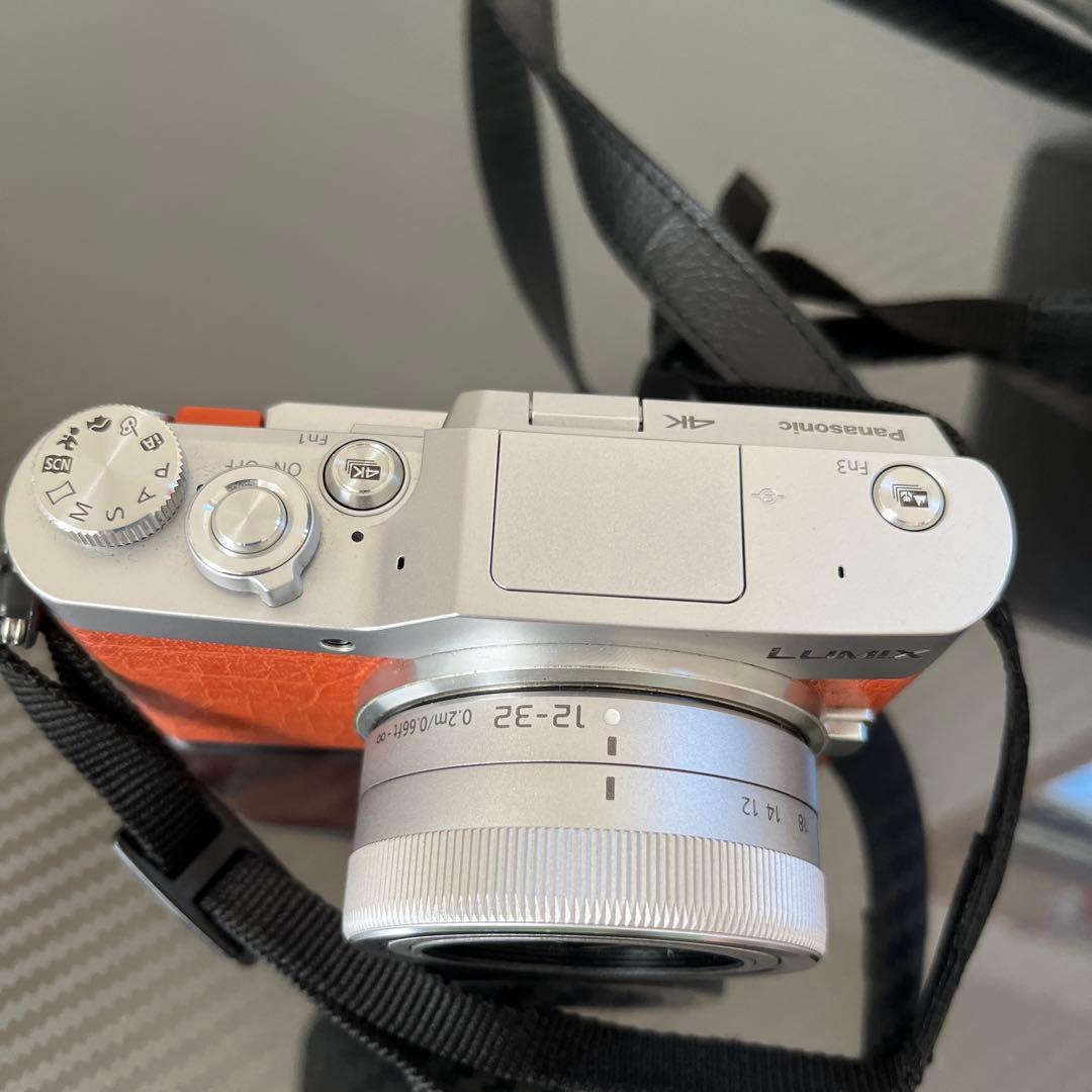 カメラ　Panasonic LUMIX DC-GF9W デジタル一眼レフ