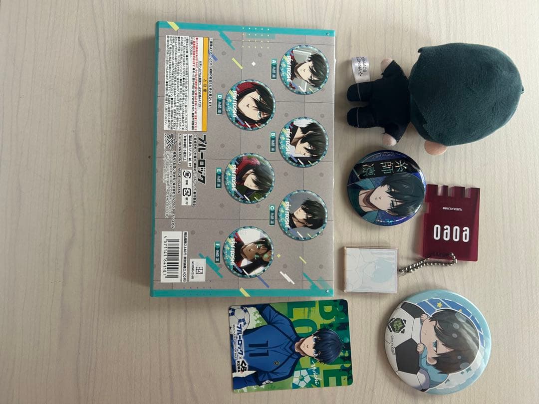 ブルーロック糸師凛缶バッチアクリルキーホルダーぬいぐるみカード