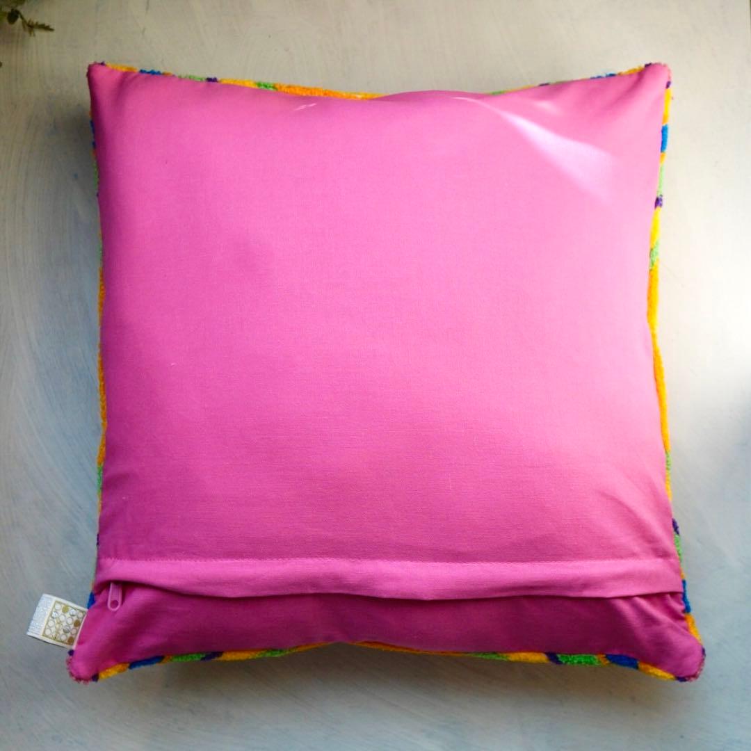 猫 クッション さがら刺繍 レインボー ピンク インテリア