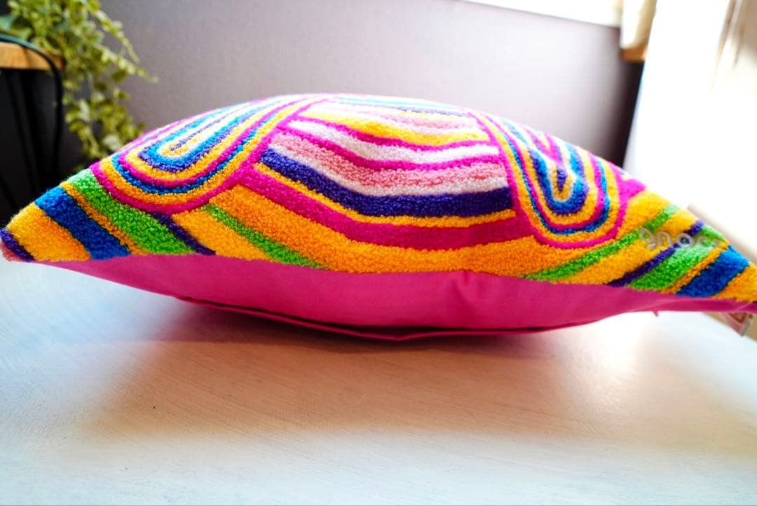 猫 クッション さがら刺繍 レインボー ピンク インテリア