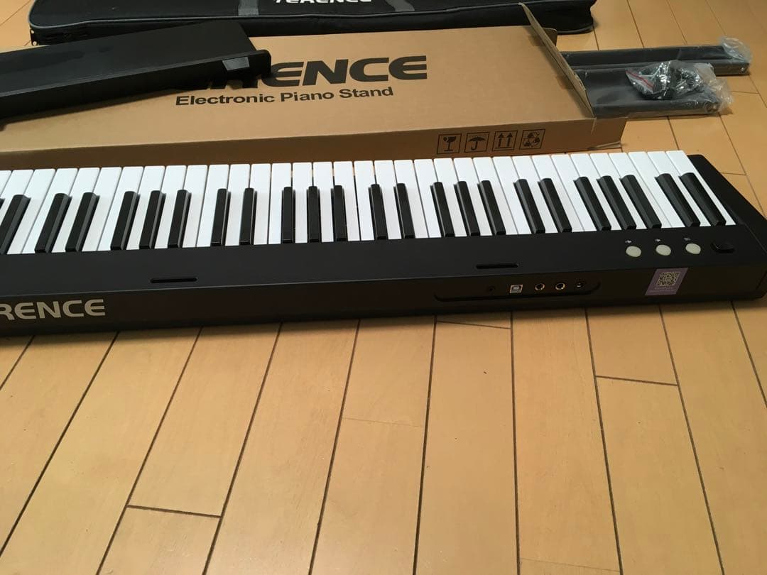 TERENCE 61鍵電子ピアノ スタンド・ケース付き