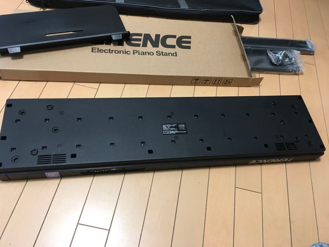 TERENCE 61鍵電子ピアノ スタンド・ケース付き