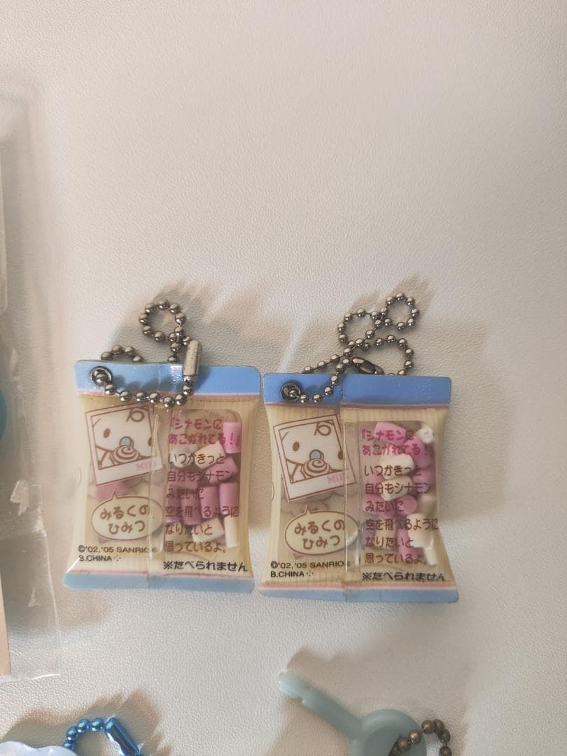 サンリオ シナモロール キーホルダー12個とミニチュアアイテム数点