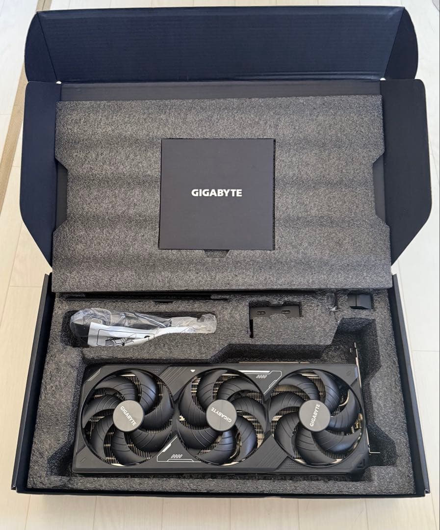 グラフィックボード・グラボ・ビデオカード RTX 5080 GIGABYTE WINDFORCE OC SFF 16G