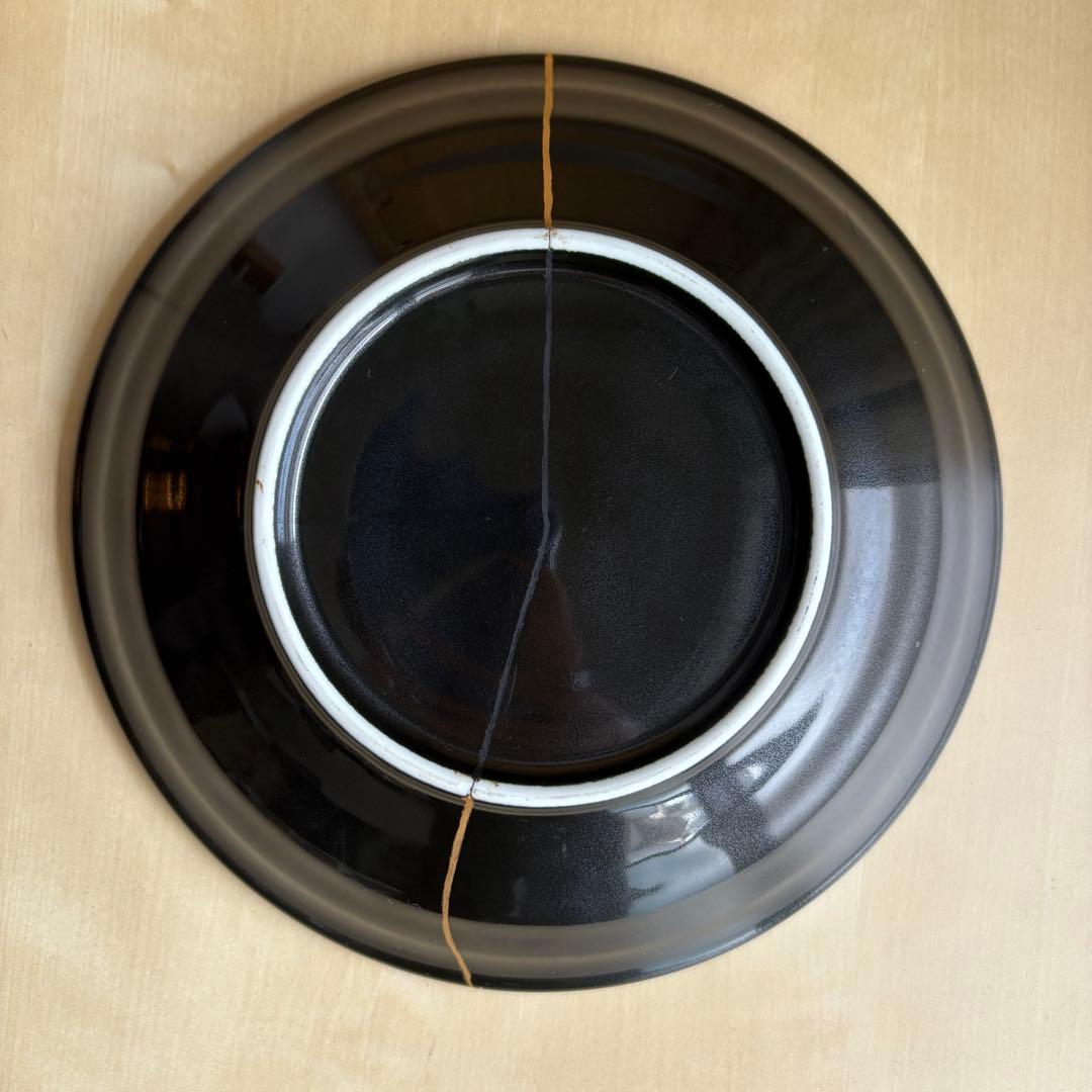 KINTSUGI　金継ぎ修復済　伝統金継ぎ　平皿 　黒い陶器皿