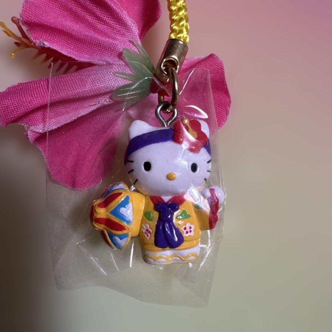 ご当地キティ　根付け　ハローキティ 沖縄限定　伝統衣装 ストラップ　　激レア